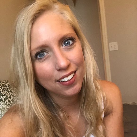 Meet your Posher, Anna - Picture 1 of 1